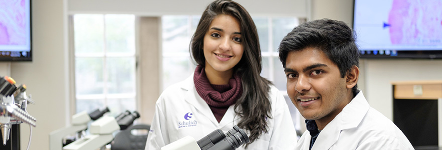 2 students working in a lab